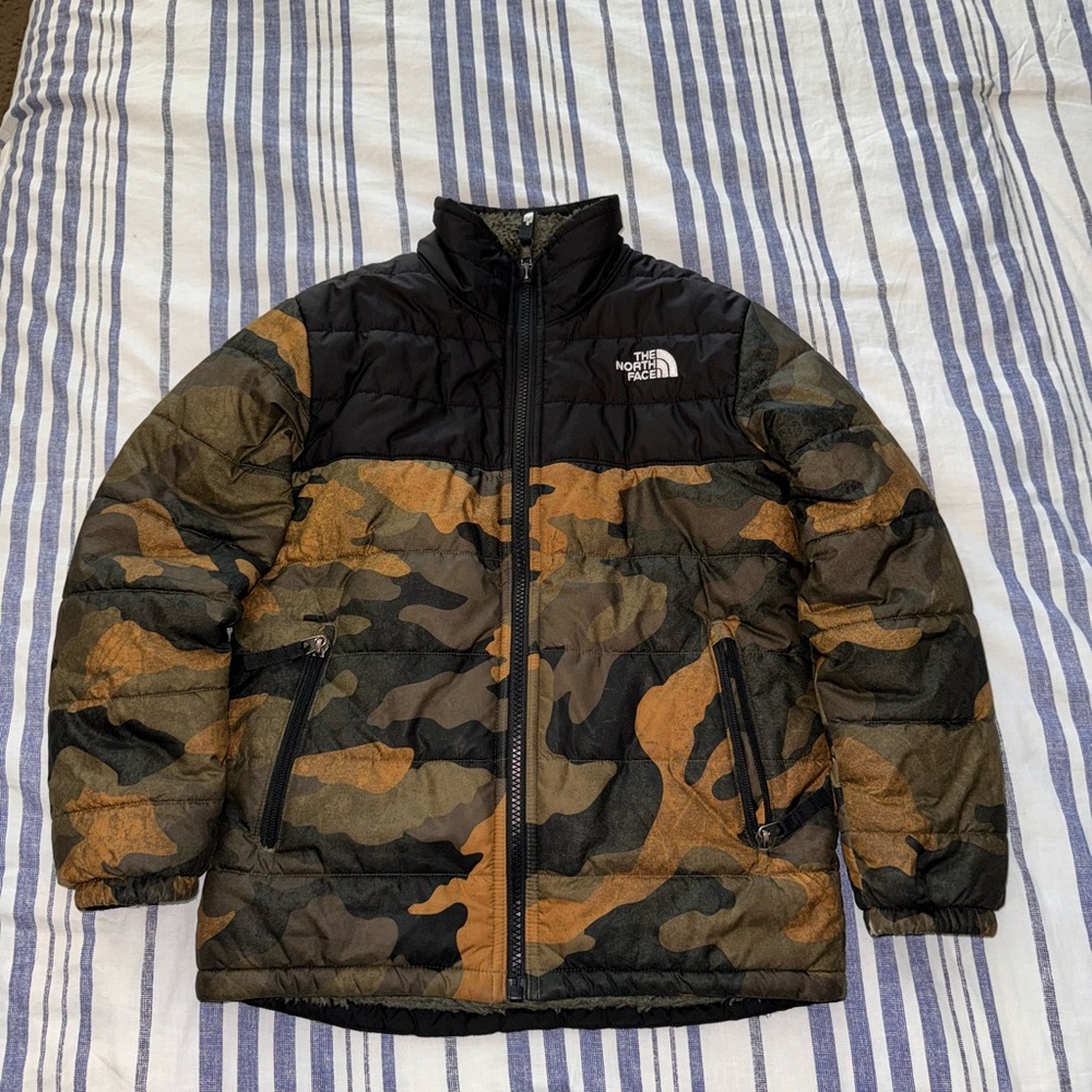 North Face Reversible Mount Chimbo Camo Full-zip Size: S (7/8)